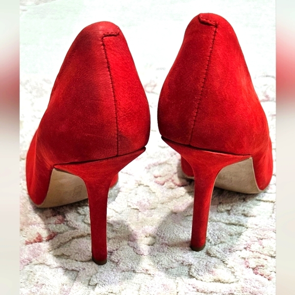 🌟BCBG Like New Red Suede Stiletto Close Toe Pointed Heels🌟 - Picture 7 of 9